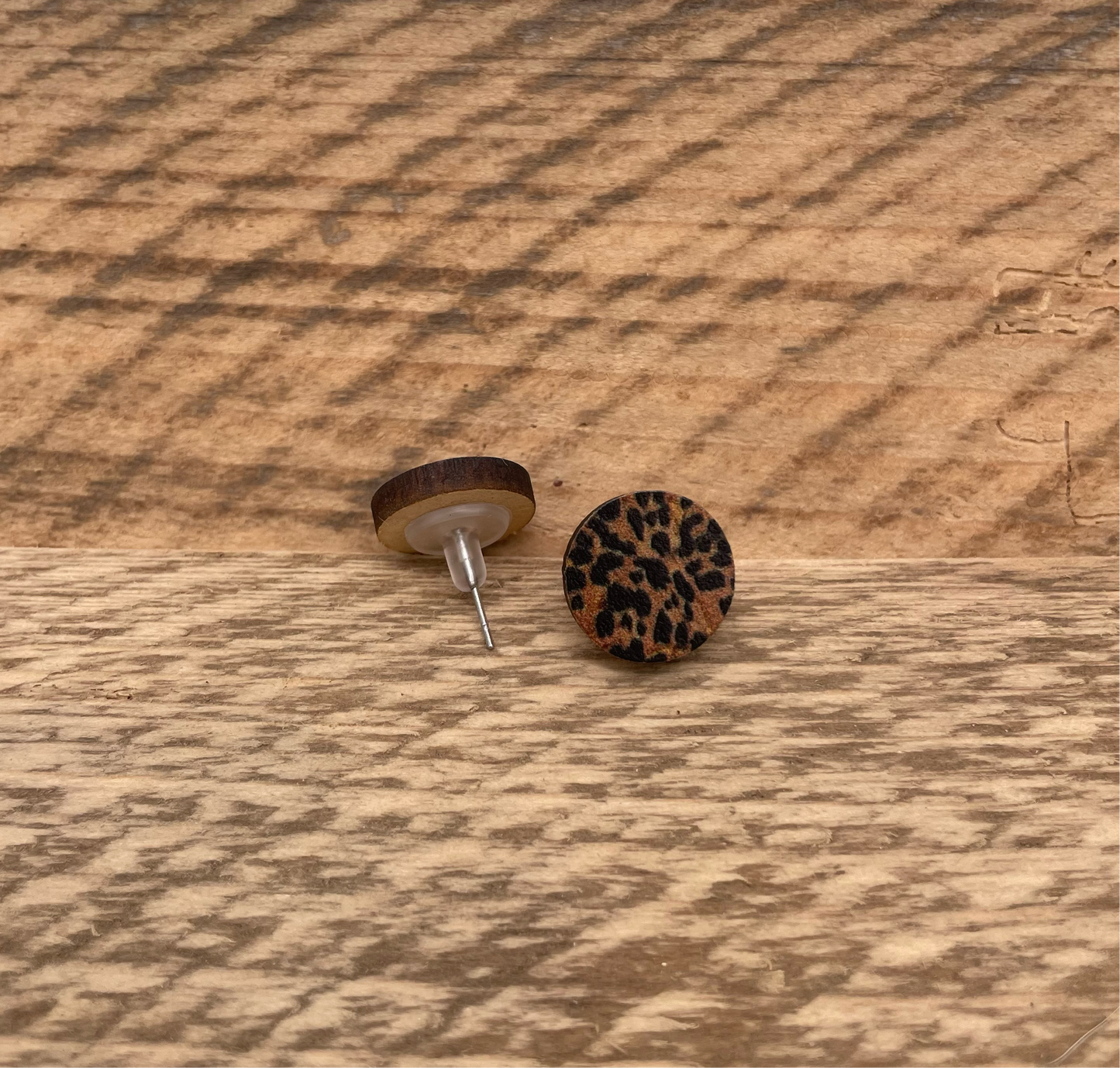 Ohrstecker aus Holz – Schwarz-Braun, Leo-Style, 15mm