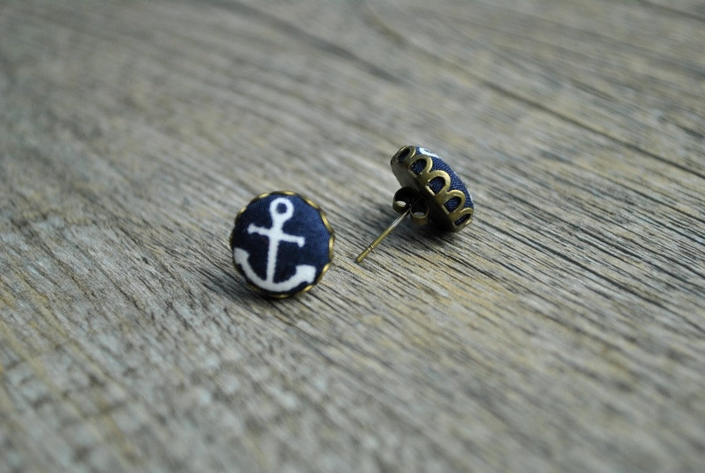 Ohrstecker aus Stoff mit Anker Dunkelblau