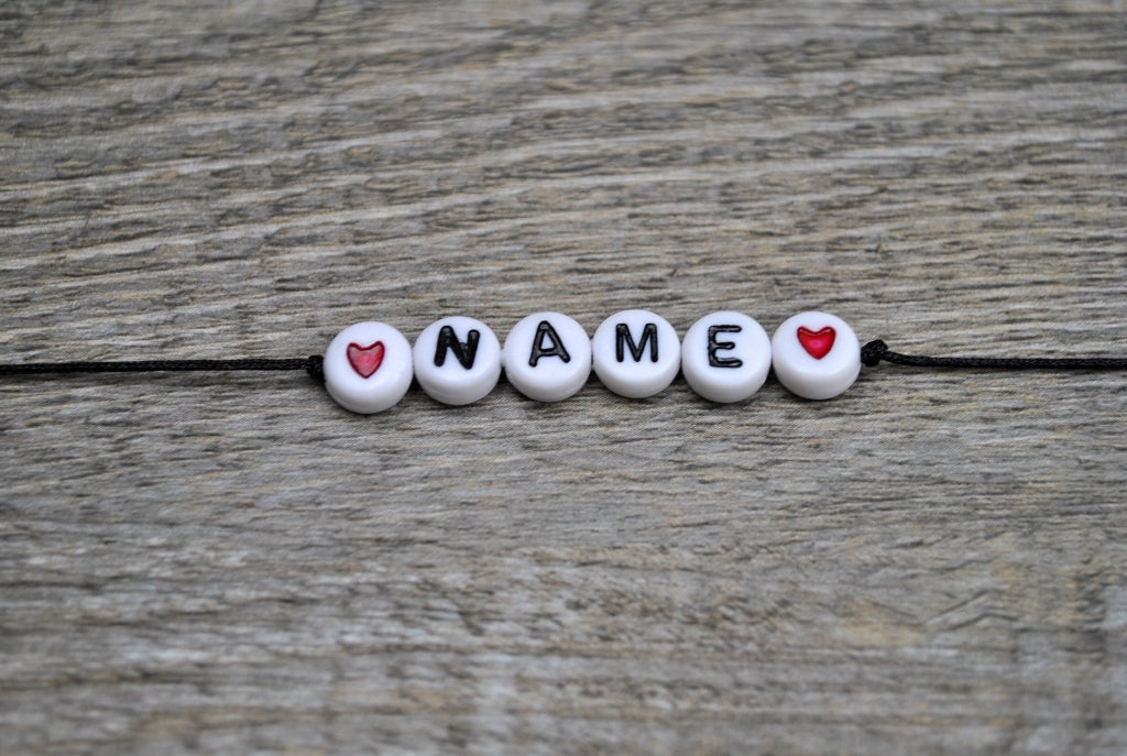 Einzigartiges Armband mit Herz und Ihrem Wunschnamen oder Wort – Schwarz