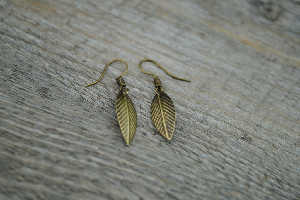 Ohrringe mit Blättchen in bronze