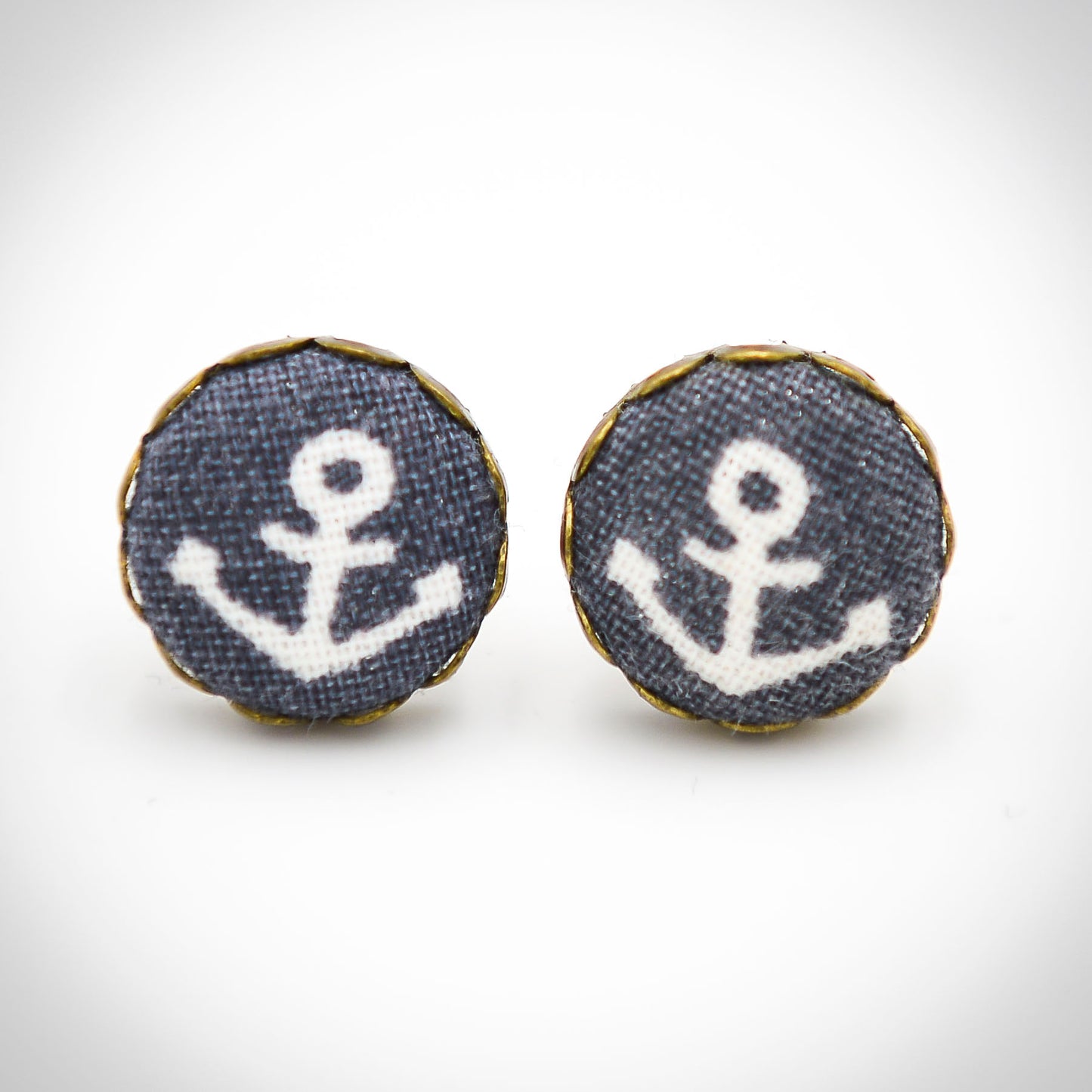 Ohrstecker aus Stoff mit Anker Grau