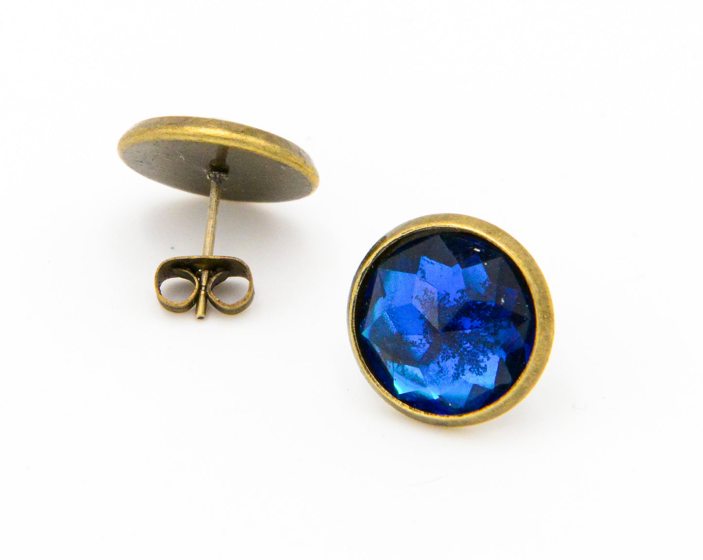 Ohrstecker mit Glas in Diamantenoptik mit runder Fassung