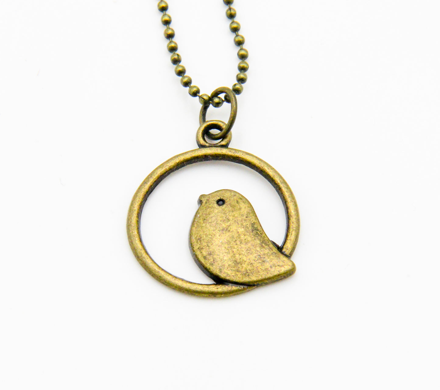 Kugelkette mit kleinem Vögelchen-Anhänger in Bronze